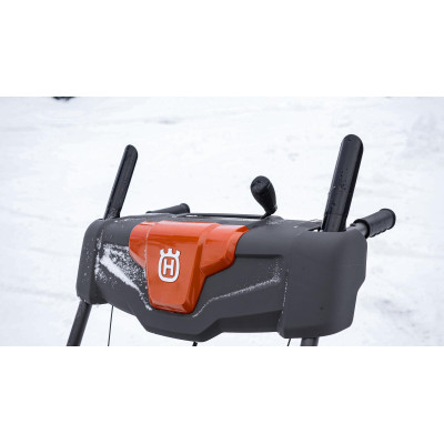 Снігоочисник Husqvarna ST 124 Снігоочисник Husqvarna ST 124