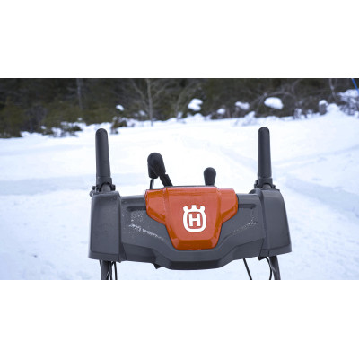 Снігоочисник Husqvarna ST 330 Снігоочисник Husqvarna ST 330