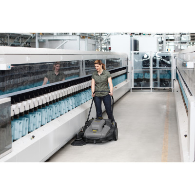 Підметальна ручна машина Karcher KM 70/30 C Bp Pack Adv Підметальна ручна машина Karcher KM 70/30 C Bp Pack Adv